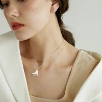 Fashion jewellery necklace with figure skates
